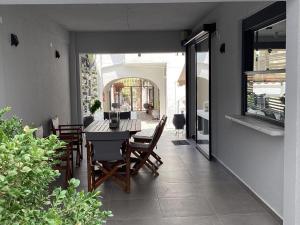 En terrasse eller udendørsområde på Hotel Sweet Home