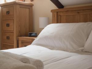 En eller flere senge i et værelse på Lilac Cottage Dunstan