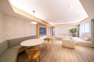 Χώρος καθιστικού στο ZHome-Modern 3 bedrooms apartment - near NanJing Road