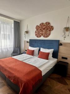 Postel nebo postele na pokoji v ubytování Dom-Hotel + 36 fotografií
