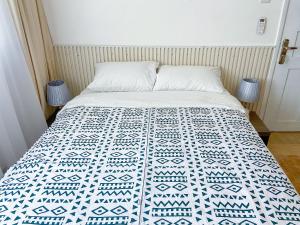 Postel nebo postele na pokoji v ubytování kololo's gem