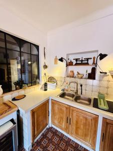 Gallery image of Maison avec jardin - Lou Cantaréu in Chateauneuf Villevieille