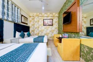 TV a/nebo společenská místnost v ubytování Airport Hotel Square Plaza