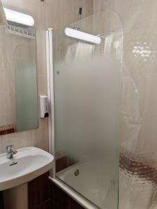 Koupelna v ubytování HOSTAL RIGAU