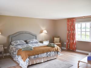 a bedroom with a bed and a window at The Cottage At Canefield Farmhouse in Southampton