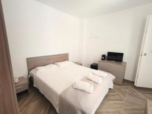 Postel nebo postele na pokoji v ubytování Noah&Chris Apartments