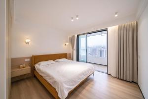 Ένα ή περισσότερα κρεβάτια σε δωμάτιο στο ZHome-Modern 3 bedrooms apartment - near NanJing Road