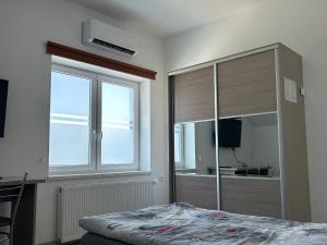 TV a/nebo společenská místnost v ubytování AP Apartament