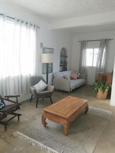 Χώρος καθιστικού στο Beachfront Escape in Authentic Mauritian Paradise +6 φωτογραφίες