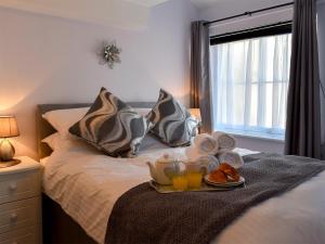Ένα ή περισσότερα κρεβάτια σε δωμάτιο στο Garden View Apartment