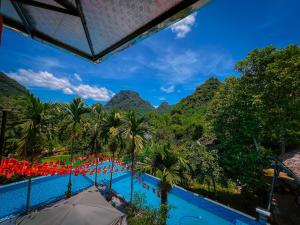 Bazén v ubytování Chiềng Farm Homestay Hoà Bình nebo v jeho okolí
