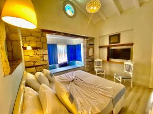 a bedroom with a bed with an umbrella on it at MorAnka Alaçatı in Alacati