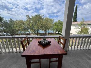 Ein Balkon oder eine Terrasse in der Unterkunft Apartments & Rooms Neno