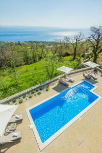 Bazén v ubytovaní Villa Manus - Boutique Apartments alebo v jeho blízkosti