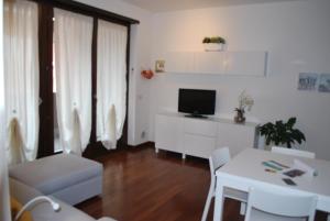 a living room with a couch and a table with a tv at Lovely Apartment Verona in Verona
