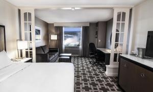 TV a/nebo společenská místnost v ubytování Hilton Niagara Falls/ Fallsview Hotel and Suites