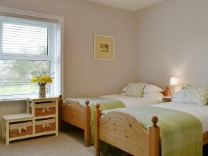 Postel nebo postele na pokoji v ubytování Poppy Cottage