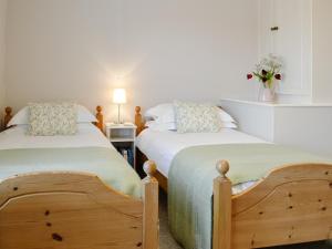 Postel nebo postele na pokoji v ubytování Poppy Cottage