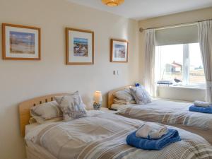 En eller flere senge i et værelse på Fishers Cottage + 5 billeder