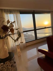 Billede fra billedgalleriet på Splendide appartement style new-yorkais de 180 m2 à mobilart vue mer pour famille uniquement i Oran