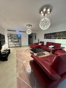 Billede fra billedgalleriet på Splendide appartement style new-yorkais de 180 m2 à mobilart vue mer pour famille uniquement i Oran