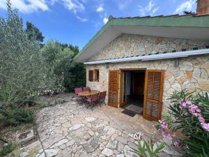 Ein Garten an der Unterkunft Apartments & Rooms Neno