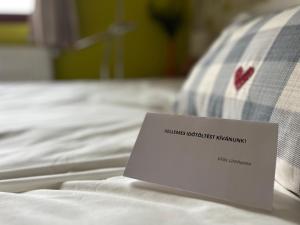 Ένα ή περισσότερα κρεβάτια σε δωμάτιο στο Villa Limhamn - Őrbottyán