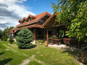 Gallery image of Satul Traditional in Runcu