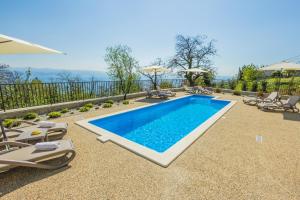 Bazén v ubytovaní Villa Manus - Boutique Apartments alebo v jeho blízkosti