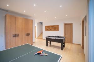 Stolný tenis v ubytovaní Villa Danae by Elounda Island View Villas alebo v jeho okolí
