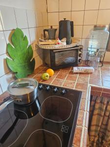 A kitchen or kitchenette at Casa Fuente Hervera