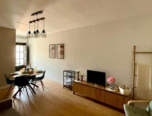 a living room with a table and a television at Coque in Cazorla