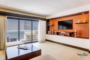 Top Beachfront Complex Private Patio with Pool 주방 또는 간이 주방