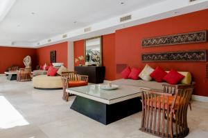 Top Beachfront Complex Private Patio with Pool 휴식 공간