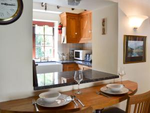 Kuchyň nebo kuchyňský kout v ubytování Kate's Cottage