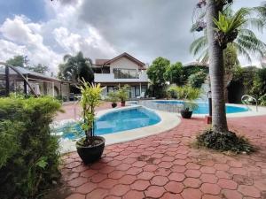 a swimming pool in front of a house at Nice home in Alfonso