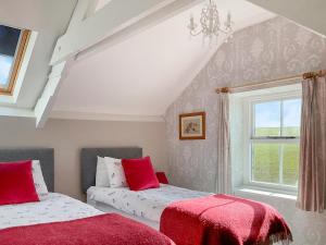 En eller flere senge i et værelse på Gable End Cottage + 7 billeder