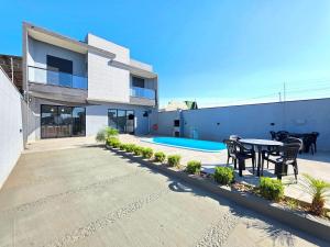 Foto de Sobrado com 2 Suítes Novo 10 min do Centro