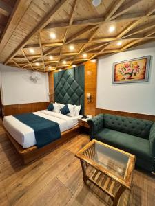 Area soggiorno di White Season Resort - Mountain View With Premium Rooms # Luxury Stay in Manali