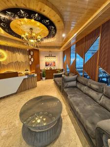 Area soggiorno di White Season Resort - Mountain View With Premium Rooms # Luxury Stay in Manali