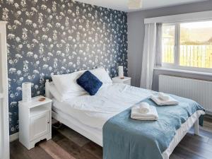 En eller flere senge i et værelse på Little Tern