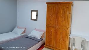 Postel nebo postele na pokoji v ubytování Aziz House 1