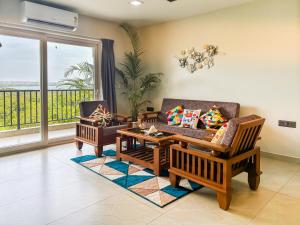Setusvæði á Riverfront 2BHK Apt Riverview Good Reviews