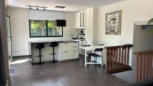 a kitchen with a counter and a table and chairs at Loft anexo en chalet, con piscina de uso privado in San Juan