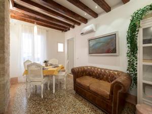 a living room with a couch and a table at Casa Margherita in Venice