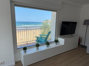 TV a/nebo společenská místnost v ubytování Bakio Beach