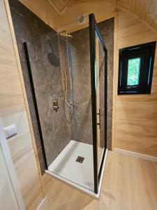 a bathroom with a shower in a tiny house at Tiny House De Bosksjonger in Westergeest +16 photos