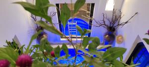 Uma TV ou centro de entretenimento em Riad Come & Va