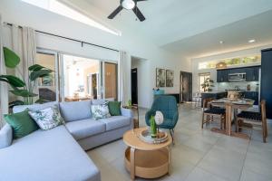 a living room with a couch and a table at Ocean View, Style, Freedom in Sosúa