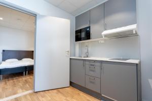 Kuchyň nebo kuchyňský kout v ubytování ApartDirect Arlandastad